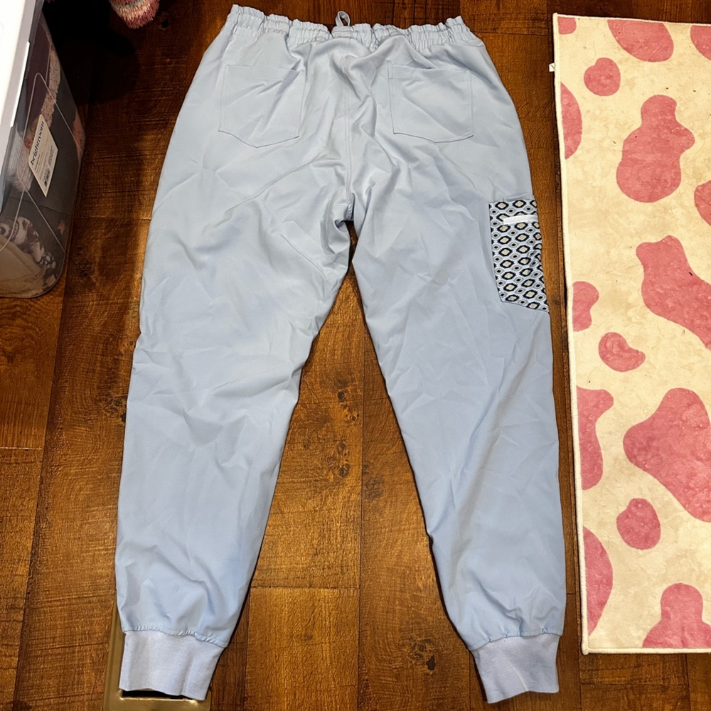 Ceil Blue Scrub Jogger Pants | Patterned Pocket Detail | Elastic Waist - Picture 9 of 11